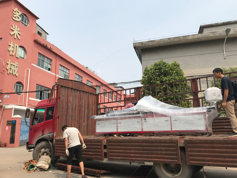 家具方管熱熔機(jī)床，專車發(fā)往山海